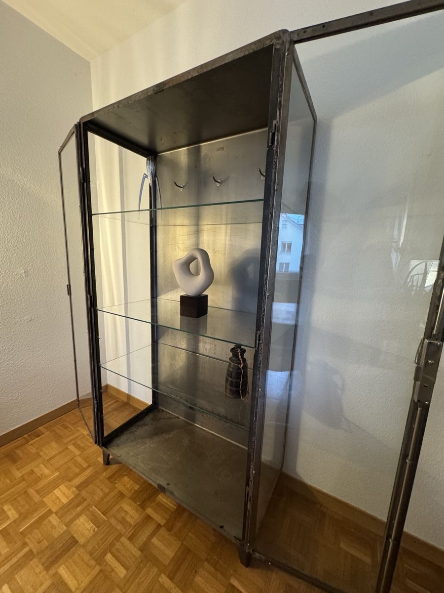 Vetrine: Vintage Vitrine - Industrial Design – Usato da Horgen venduto da BonnieBerlin 2