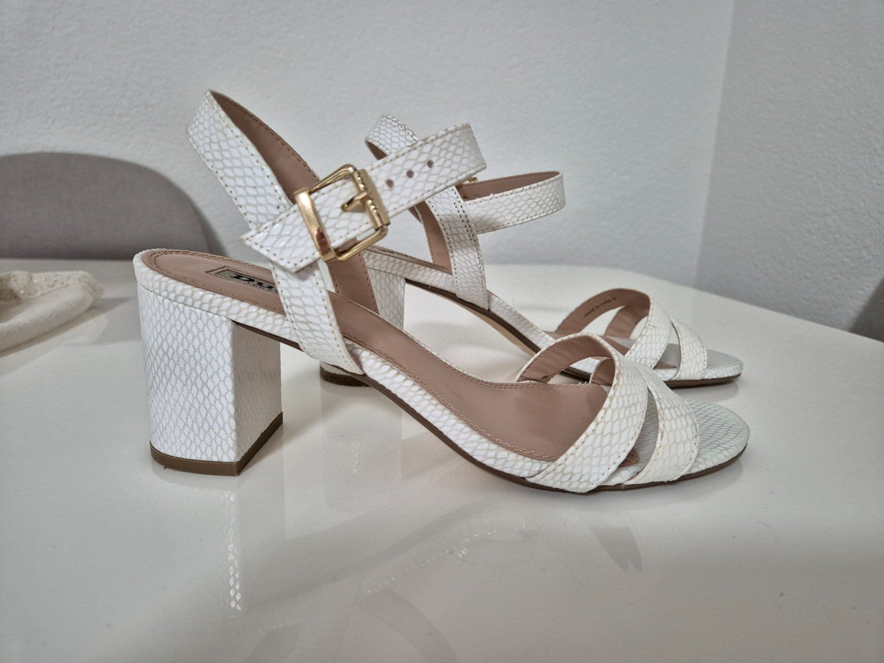 Dune London Scarpe da donna: Weisse Sandalen von Dune gr. 38 – Nuovo (secondo la descrizione) da Basel venduto da Elena_02