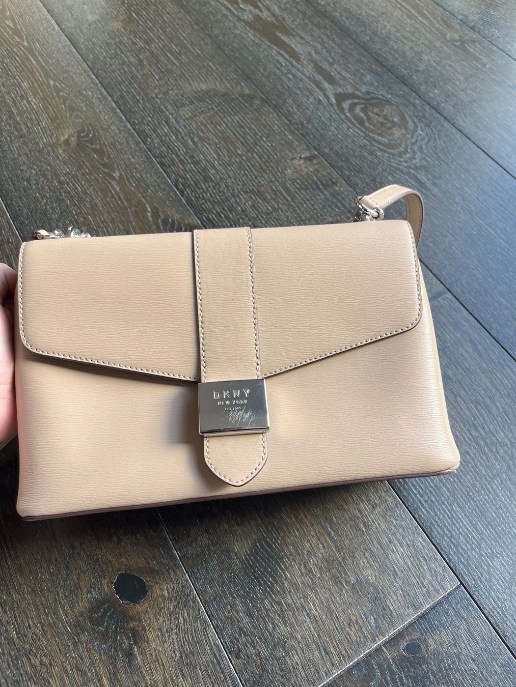 DKNY Taschen für Damen: Sac DKNY cuir beige – Gebraucht aus Posieux von evs_57x2