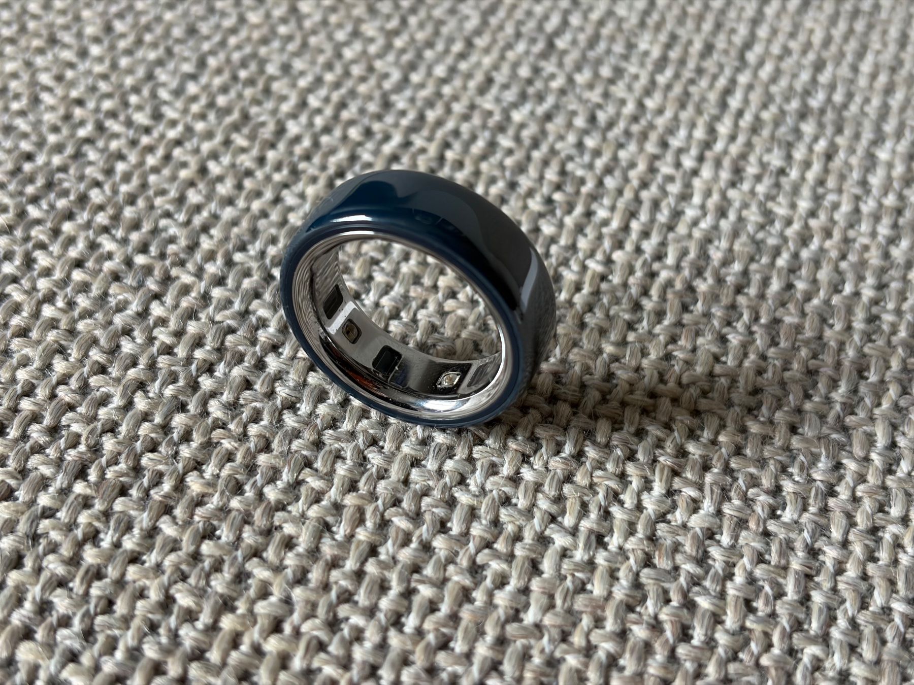 Oura Anelli: Oura Ring 4 Ceramic Midnight (Grösse 9) – Usato da Volketswil venduto da GLantern 1