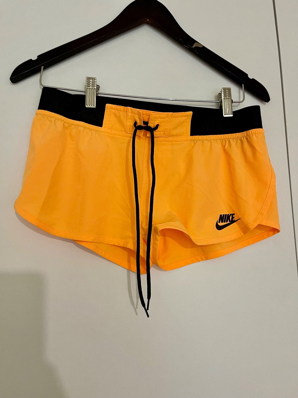 Nike Pantalons: Short de sport Nike – Neuf (Voir description) à Genève par Annilu