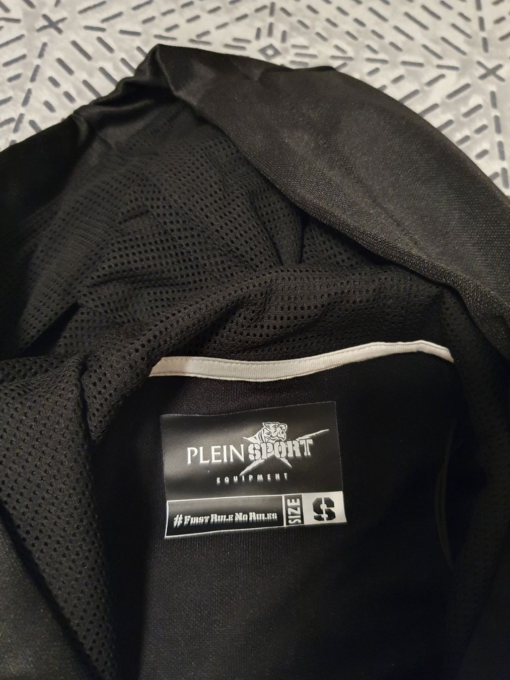 Philipp Plein Maglioni & Felpe: Philipp Plein Sweatshirt / Kapuzen-Pullover Gr.S – Nuovo (secondo la descrizione) da Kreuzlingen venduto da RahMal 4