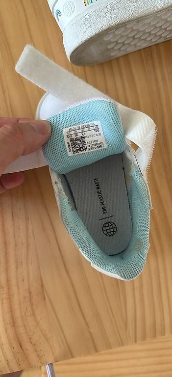 Scarpe per ragazzi: Adidas Sneaker Gr. 21 – Usato da Basel venduto da nic_g5xv 2