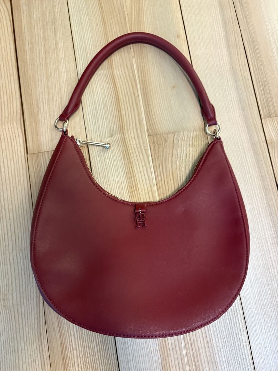 Tommy Hilfiger Sacs: Tommy Hilfiger Schultertasche rot – Neuf (Voir description) à Basel par anschla. 1