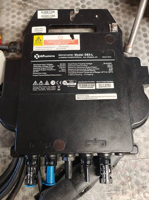 Dispositivi a energia solare: Balkonkraftwerk, Panel mit gesprungenem Rückseitenglas – Usato da Aarau venduto da H2r 2