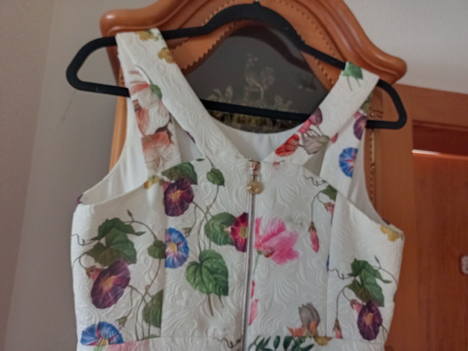 Kleider: très jolie robe à fleurs taille 36 – Gebraucht aus Monthey von 04Elisa 2