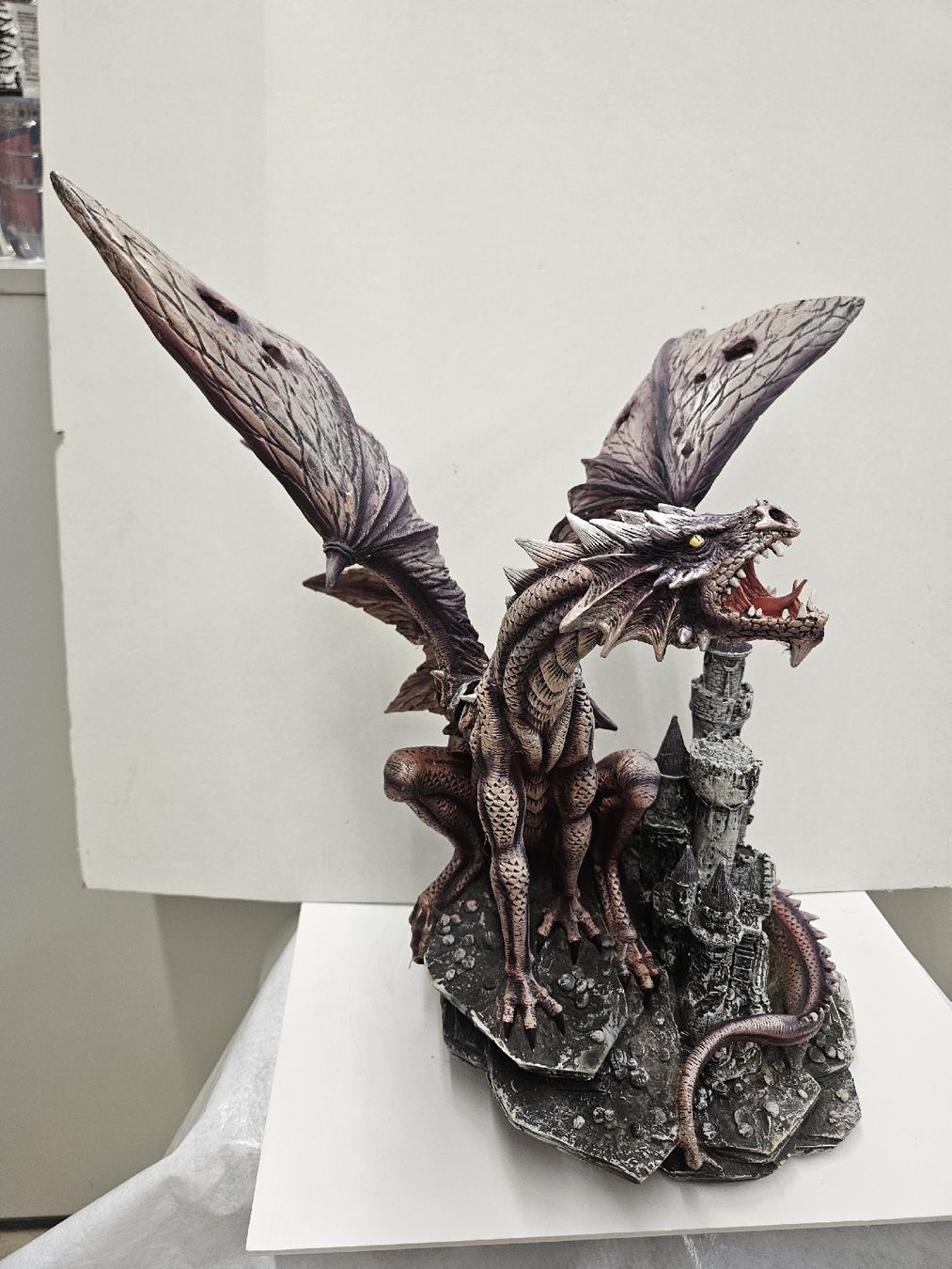 Statuette: Large Dragon Castle 54x35cm – Nuovo (secondo la descrizione) da Dielsdorf venduto da Kenan997