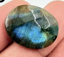 Cabochon L-6491 – Labradorit facettiert - 23x18x5mm – 16 Kar