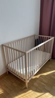 Kinderbett Holz hell mit Matratze 