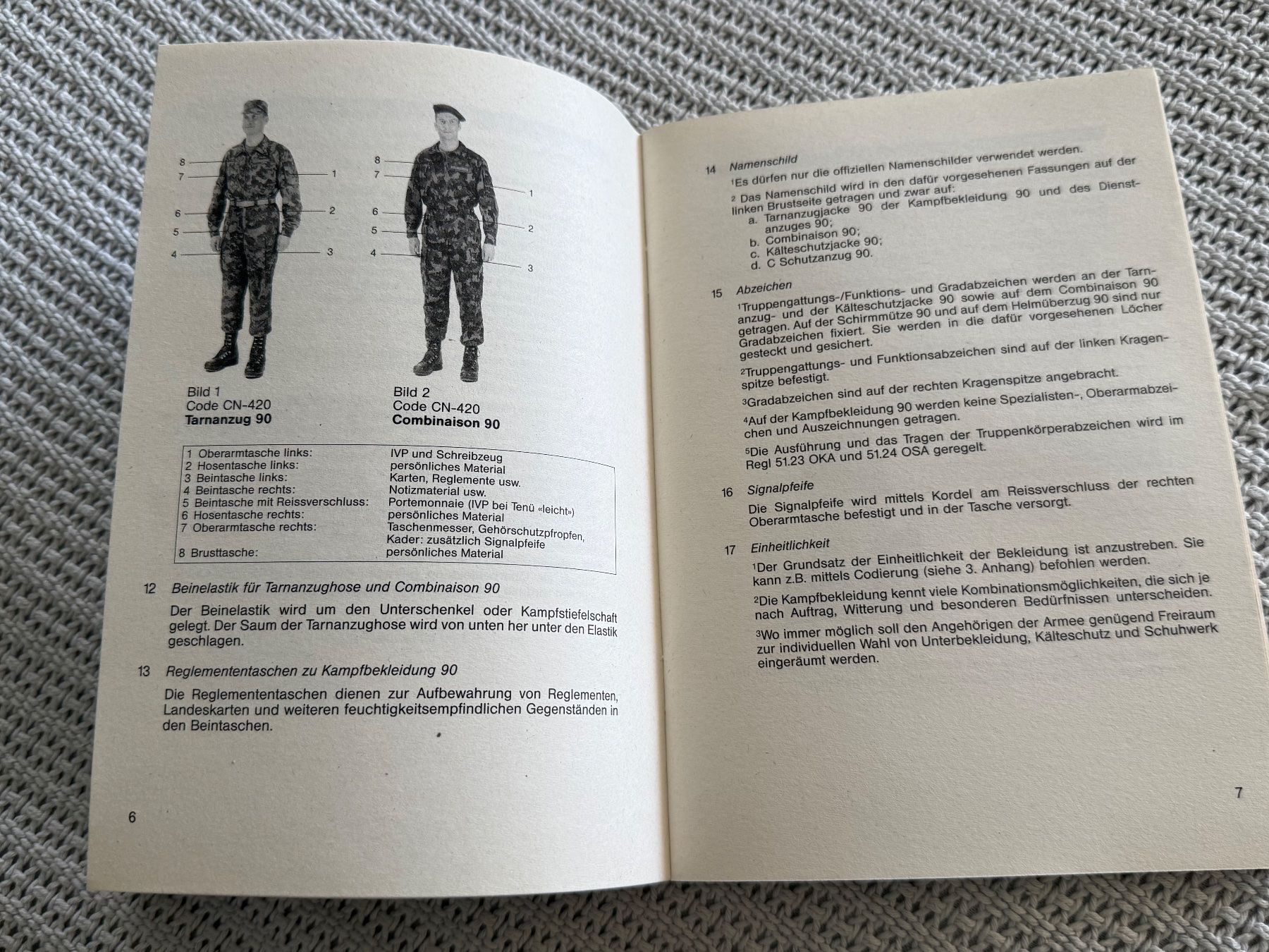 Bücher: Reglement: Kampfbekleidung 90 - Schweizer Armee – Gebraucht aus Brütten von Hst1 4