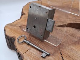 1 antikes Möbel Schloss mit Schlüssel, DM3cm, DR (3969#MBS3)