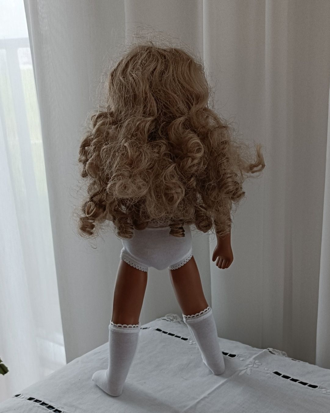 Bambole: Für Sashas: Krausperücke blond – Usato da Seewen SZ venduto da 27maan 1