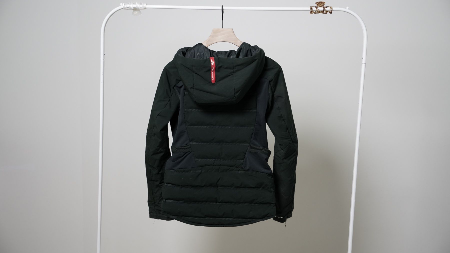 Giacche: East Performance Winterjacke Insulation grün – Usato da Zürich venduto da julia_vina 1