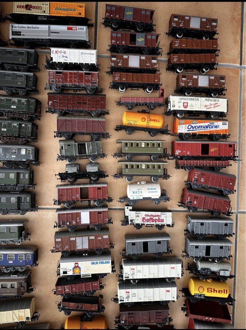 Märklin Modellini di ferrovie: 150 Model-Eisenbahnwagen (Spur H0) – Usato da Altenrhein venduto da marcow313 1