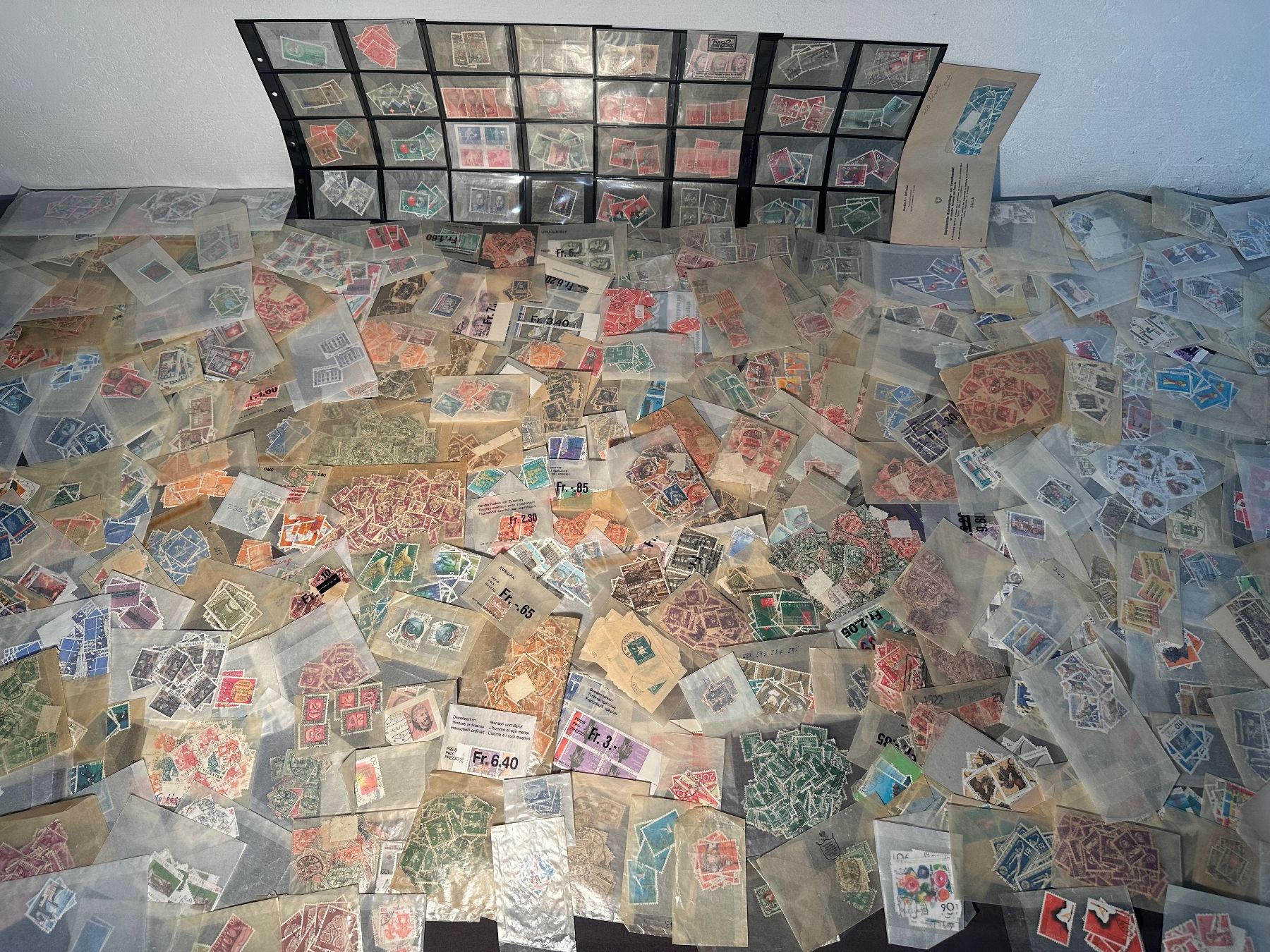Tous les timbres: Briefmarkensammlung Tüten – D'occasion à Stettfurt par 2442 9