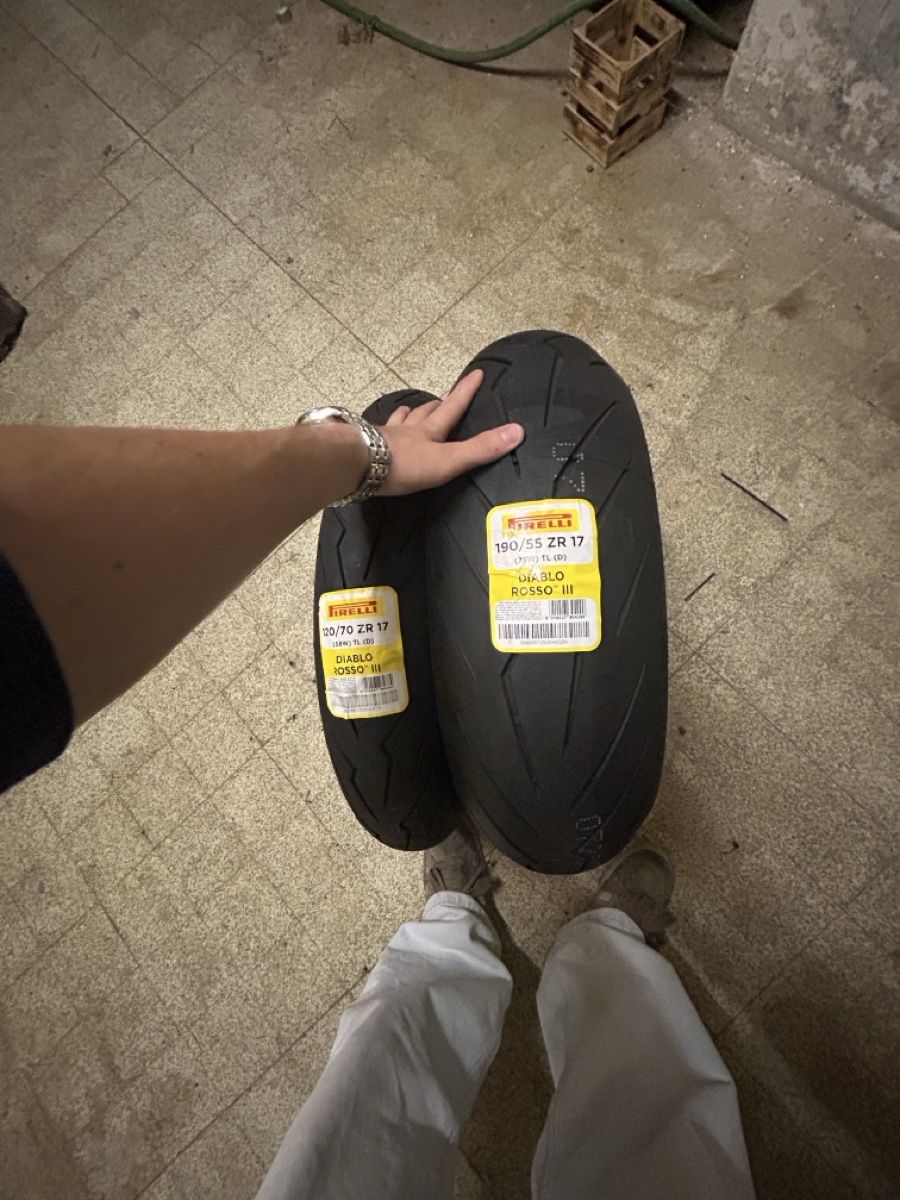 Pneus & Kompletträder: Pirelli Diablo Rosso III – Neu (gemäss Beschreibung) aus Guggisberg von eil_ty7w
