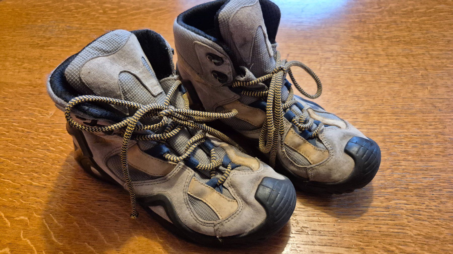 Lowa Schuhe für Jungen: Wanderschuhe Lowa, Gore-Tex, Gr. 37 – Gebraucht aus Adelboden von afkcamper