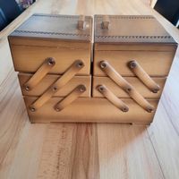Vintage Nähkasten aus Holz mit viel Zubehör