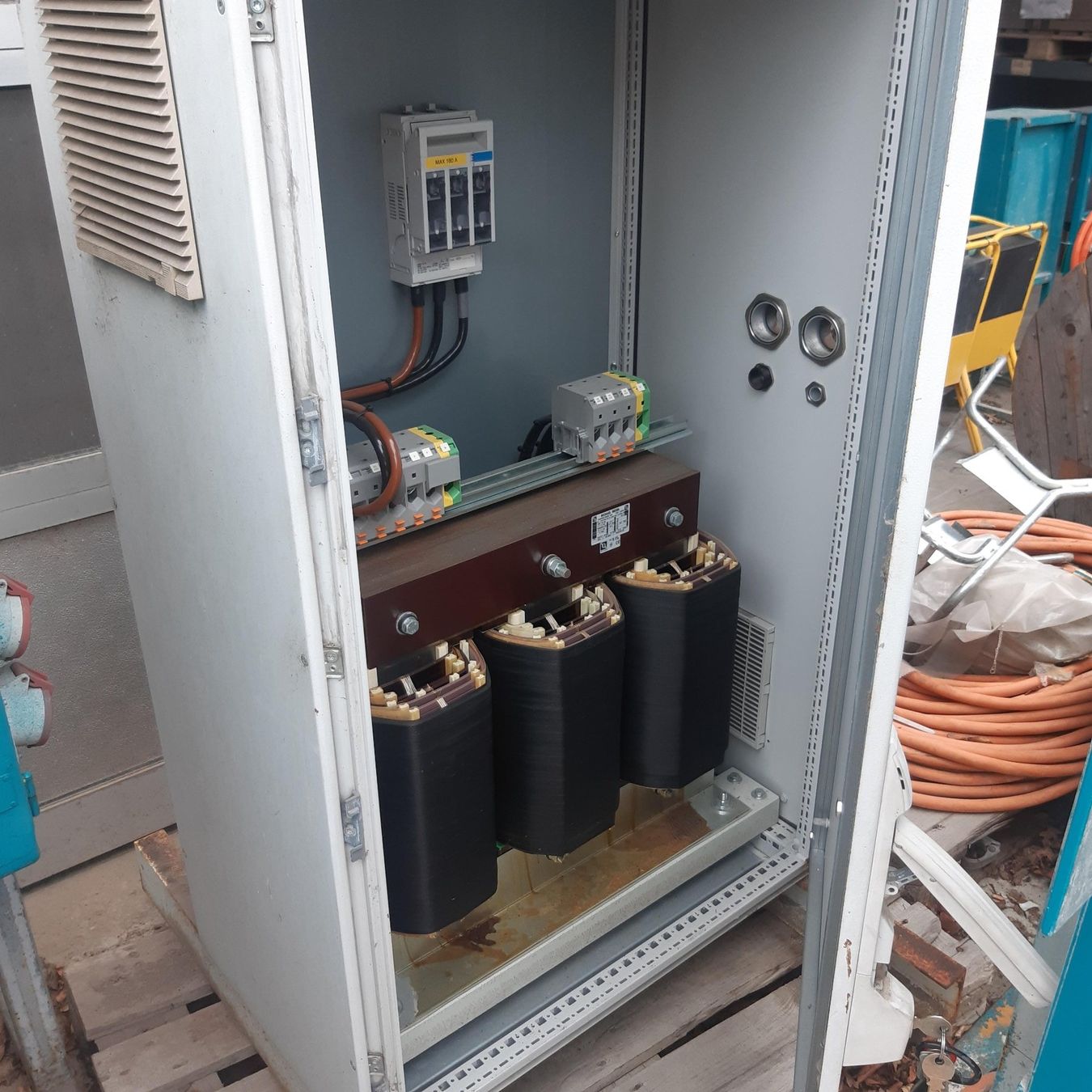 Componenti elettronici: 3-Phasentrenntransformator – Usato da Oberglatt ZH venduto da Werkhof_Oberglatt