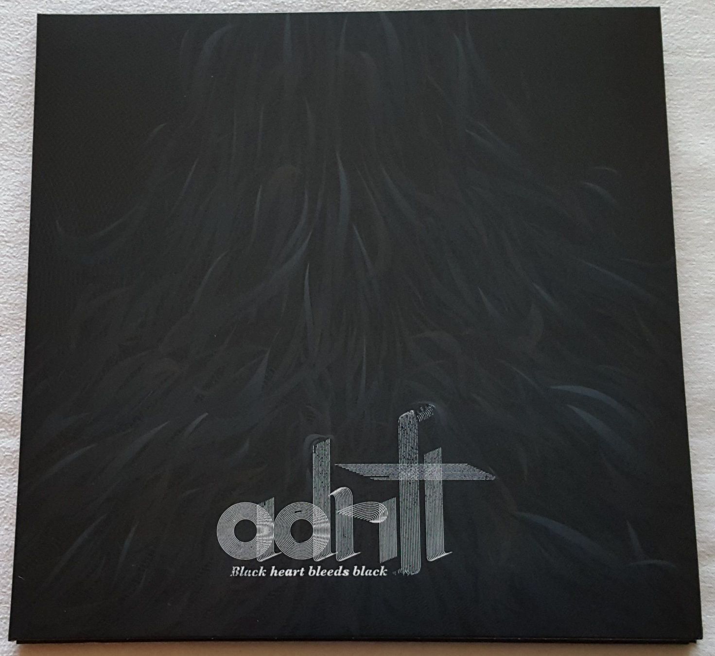 Dischi in vinile: Adrift - Black Heart Bleeds Black - 2012 - First Press Spain – Nuovo (secondo la descrizione) da Uster venduto da Zardodel