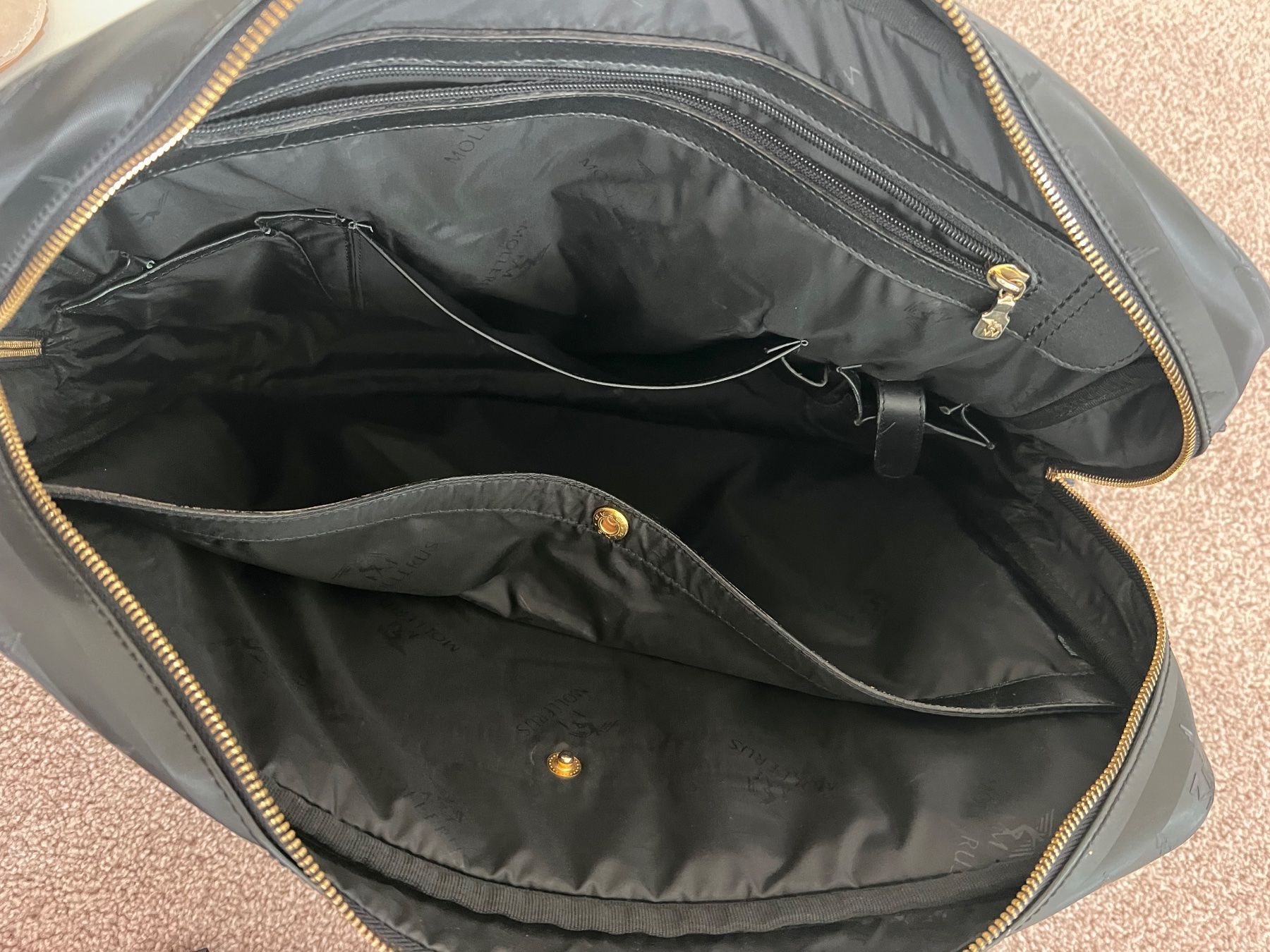 Maison Mollerus Borse: Möllerus Messenger Bag, Black Coated, Classic! – Usato da Baar venduto da kri_m7t2 7
