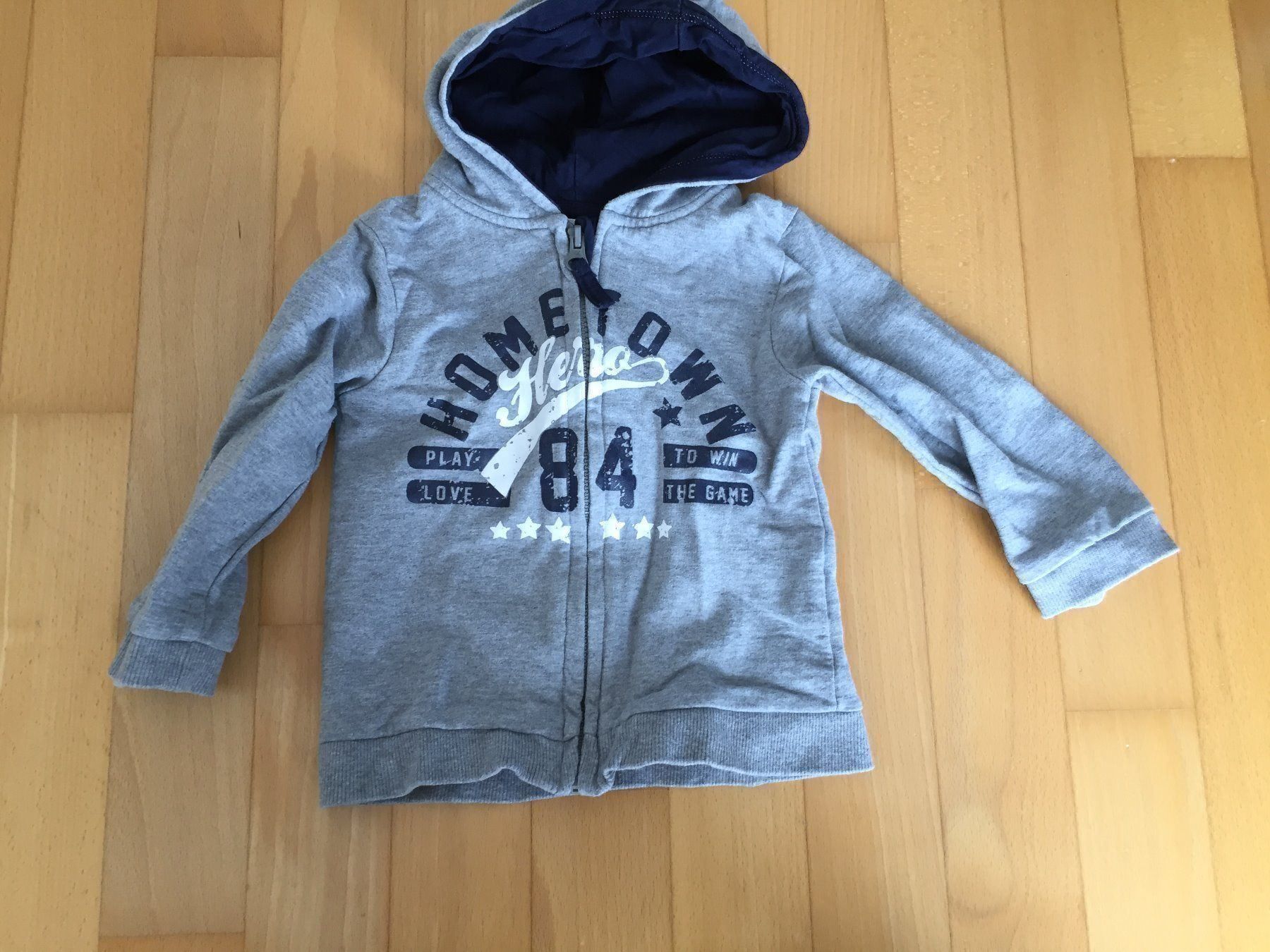 Lotti & Set di vestiti: 2-er Set (Trainerhosen + Kapuzenpullover) – Usato da Muttenz venduto da Juvenile33 1