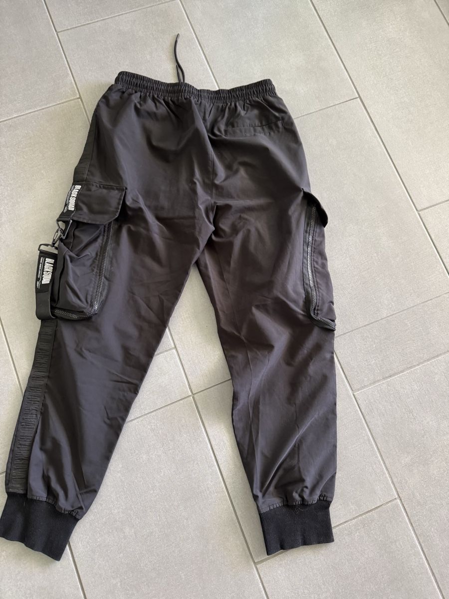 Pantaloni: Schwarze Cargohose "BLACK SQUAD" Gr . S, schwarz, neuwertig – Nuovo (secondo la descrizione) da Reitnau venduto da Chiroptera74 1