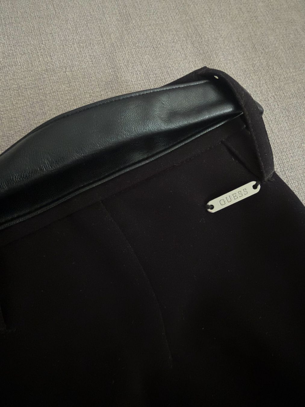 Guess Pantaloni: Leichte Guess Hose, Gr. 24 / XS – Nuovo (secondo la descrizione) da Bern venduto da mar_57gd 4
