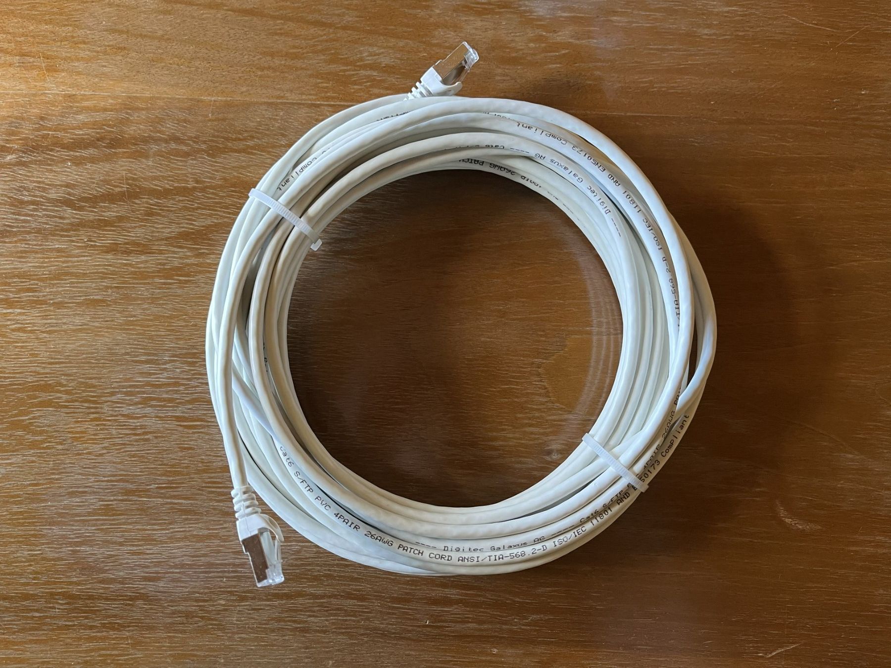 Digitec Cavi: Digitec Ethernet-Patchkabel RJ45 S/FTP, CAT6, 15 m – Nuovo (secondo la descrizione) da Grosshöchstetten venduto da Professio7