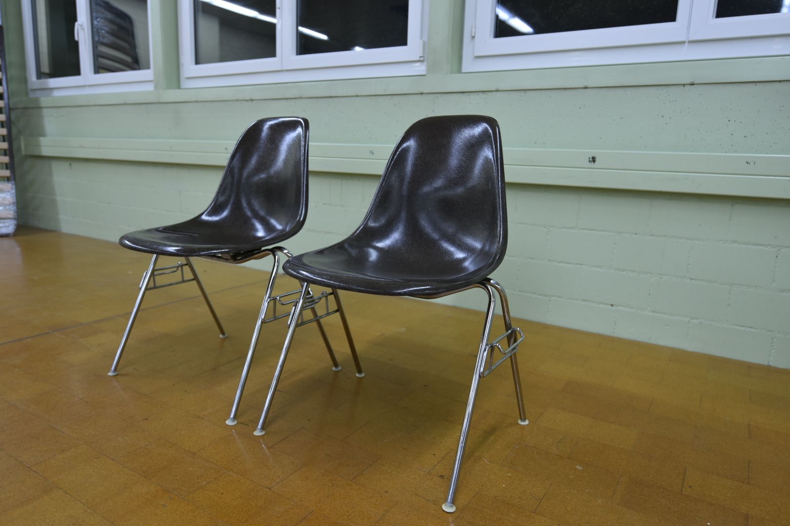Vitra Sedie: 2 Vitra Eames Fiberglass DSS Side Chair – Usato da Lichtensteig venduto da Polsterwerk