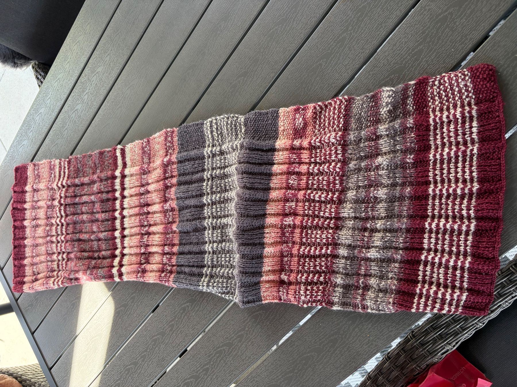 Foulard & Sciarpe: Selbst gestrickter Schal – Nuovo (secondo la descrizione) da Obergösgen venduto da Andre118