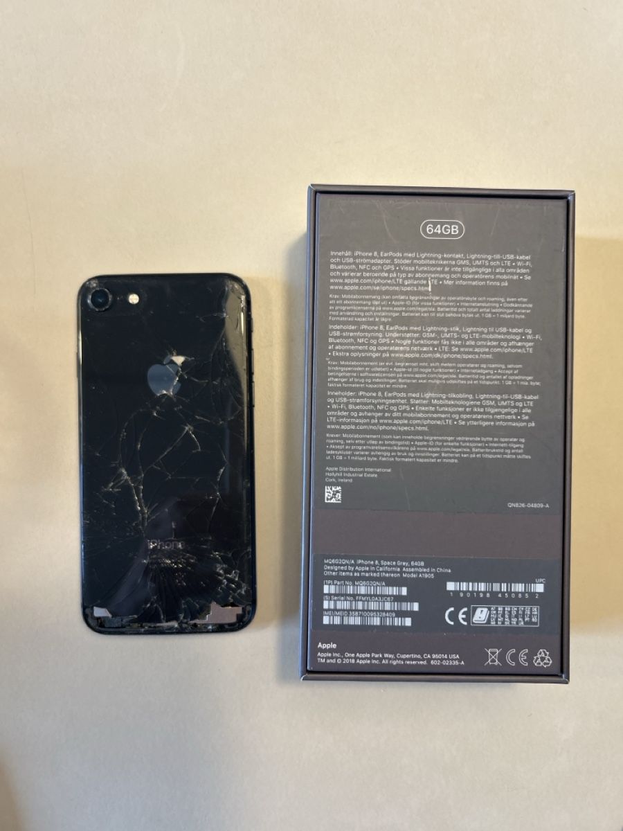 Apple Telefoni cellulari / Smartphones: iPhone 8 64GB Space Gray - Cracked screen – Usato da Zürich venduto da agn_w7nt 1