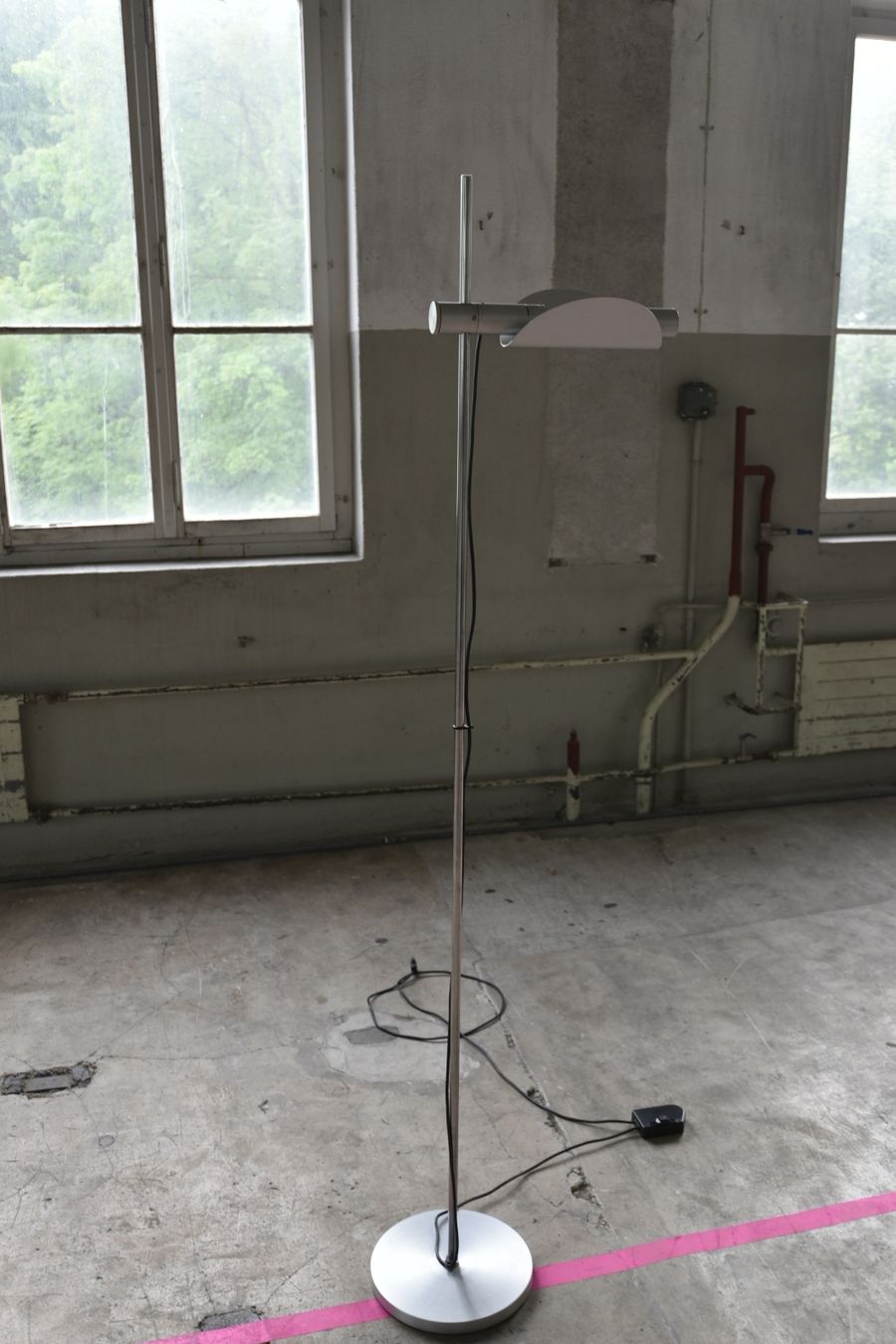 Belux Lampade: Designer Stehlampe Belux – Usato da Lichtensteig venduto da UsedINStore