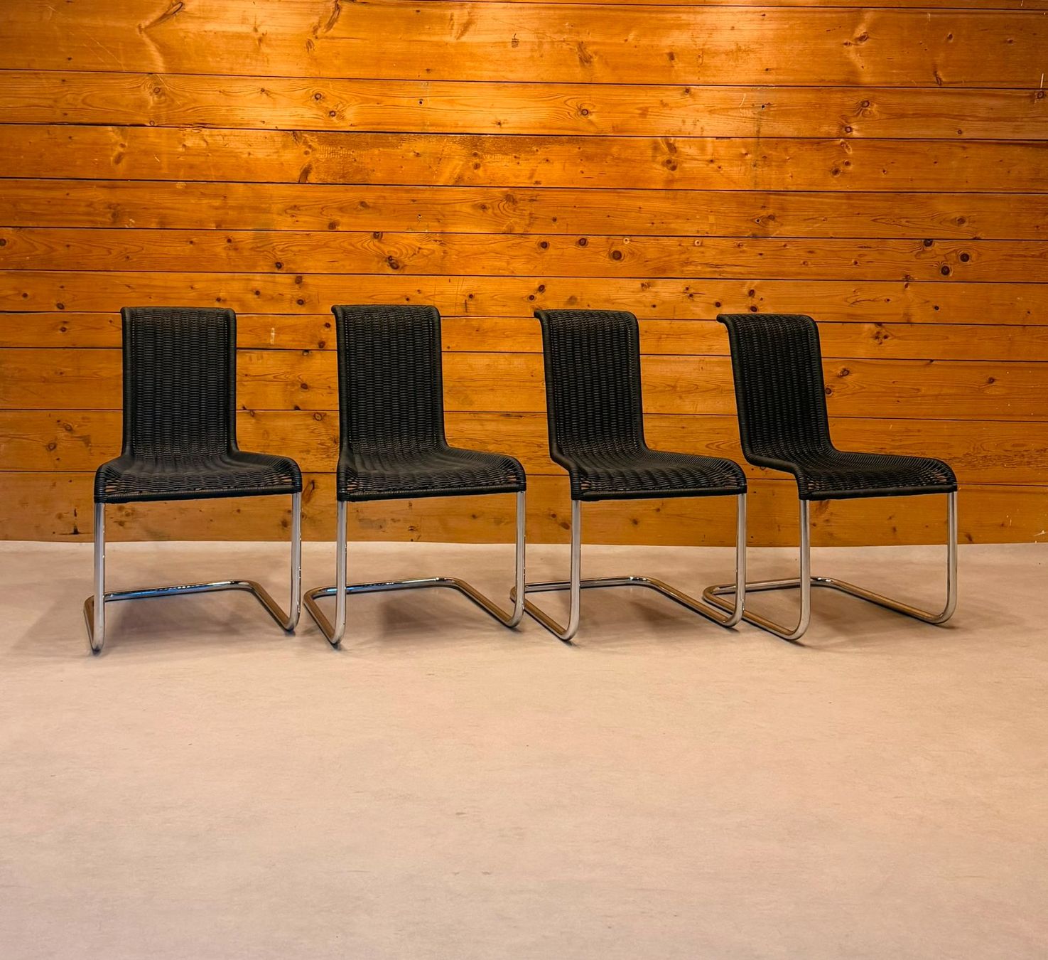 Tecta Sedie: 4er Set Tecta B20 Design Freischwinger Geflecht Bauhaus – Usato da Rickenbach ZH venduto da Der-Insider