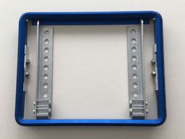 Nummernrahmen aus Aluminium Blau