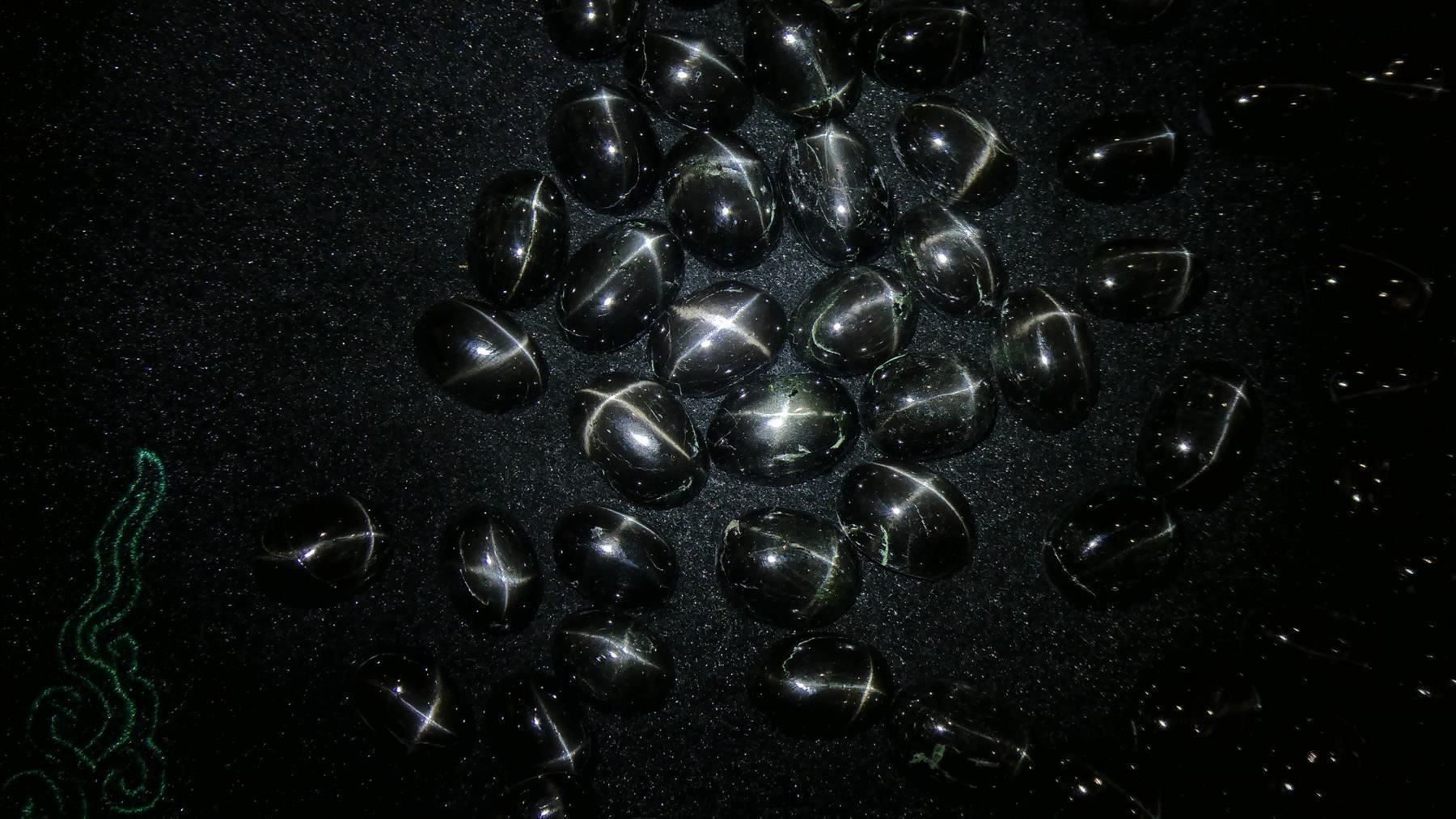 Pietre preziose: Diopside étoilé 11mm - Valeur 75.- Fr – Nuovo (secondo la descrizione) da Grimisuat venduto da Valgem 3