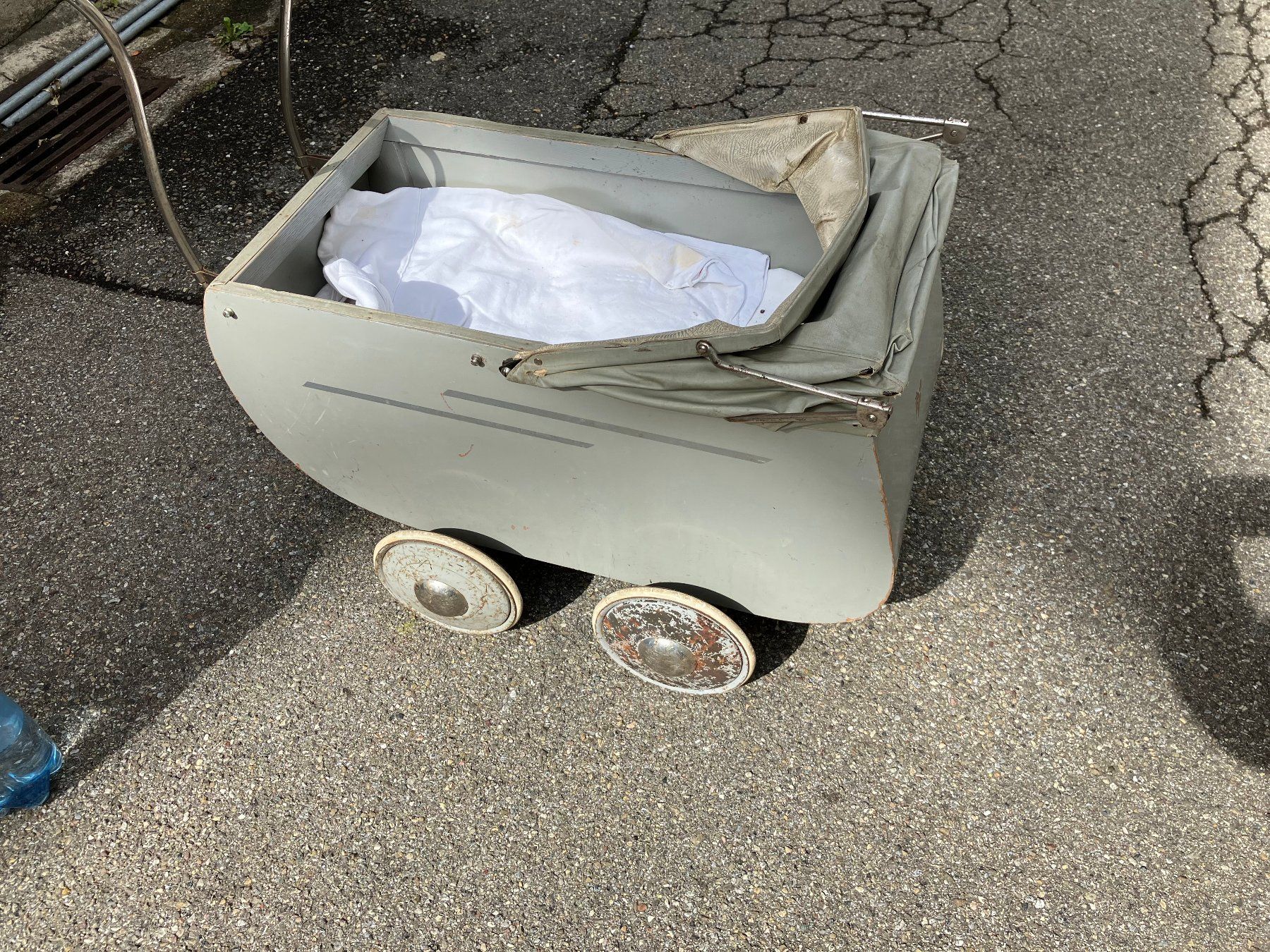 Carrozzine per bambole: Kinder - Puppenwagen ca 1947 – Usato da Pfäffikon ZH venduto da Einarrolf 2