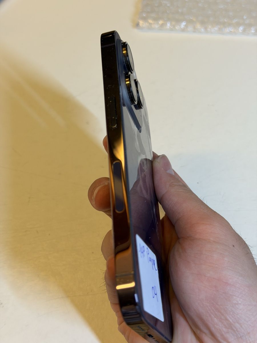 Apple Portables: iPhone 14pro Gehäuse  – Défectueux à Chur par beverlyone 3
