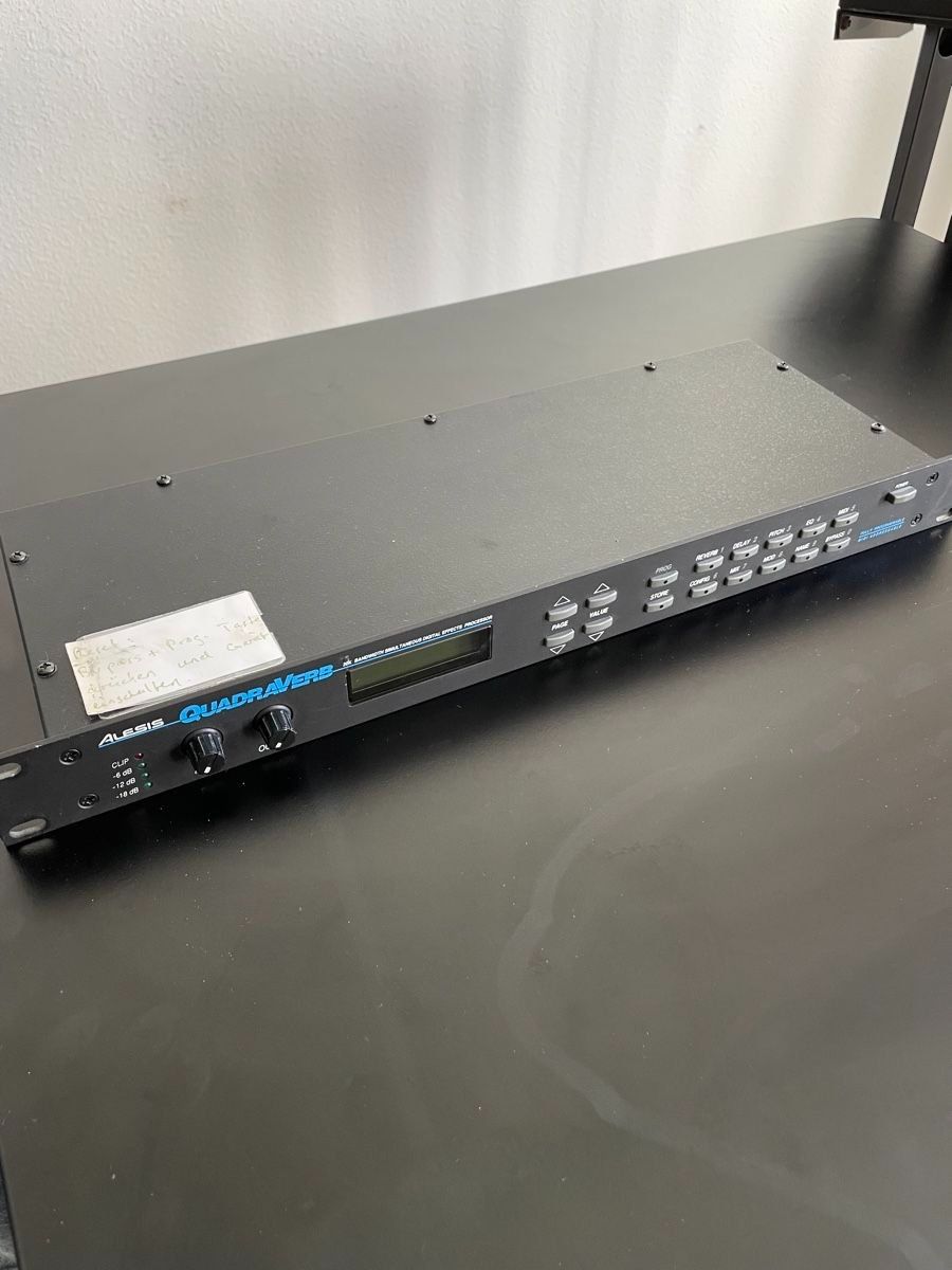 Alesis Musikinstrumente: Alesis Quadraverb Plus Digitaler Effektprozessor Rack Mount – Gebraucht aus Zürich von