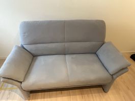 Hellblaues Sofa 2-plätzig, Top Zustand, muss abgeholt werden