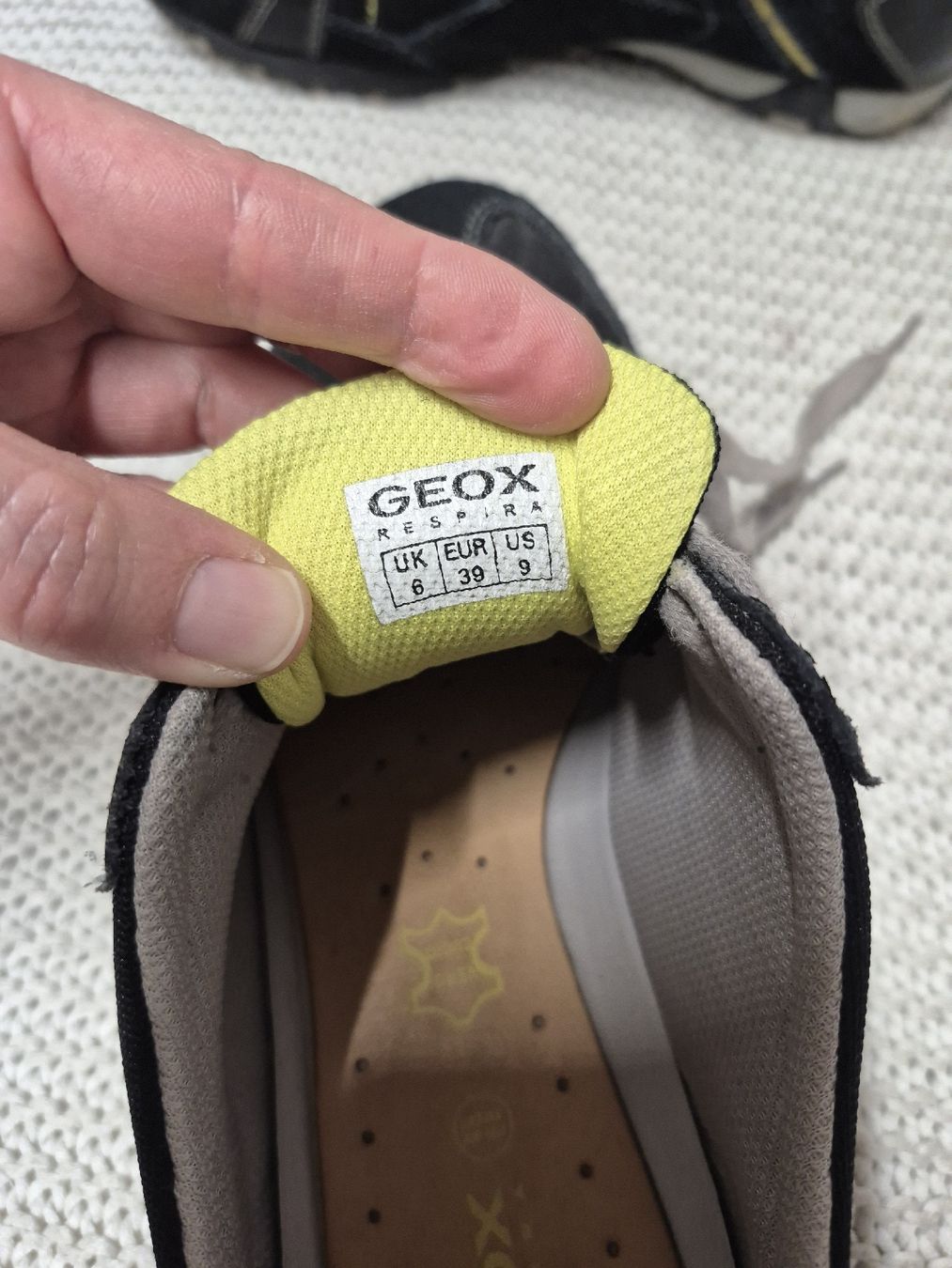 Geox Scarpe da donna: Geox Respira Sneaker Gr.39 schwarz – Usato da Merligen venduto da muss_haben 4