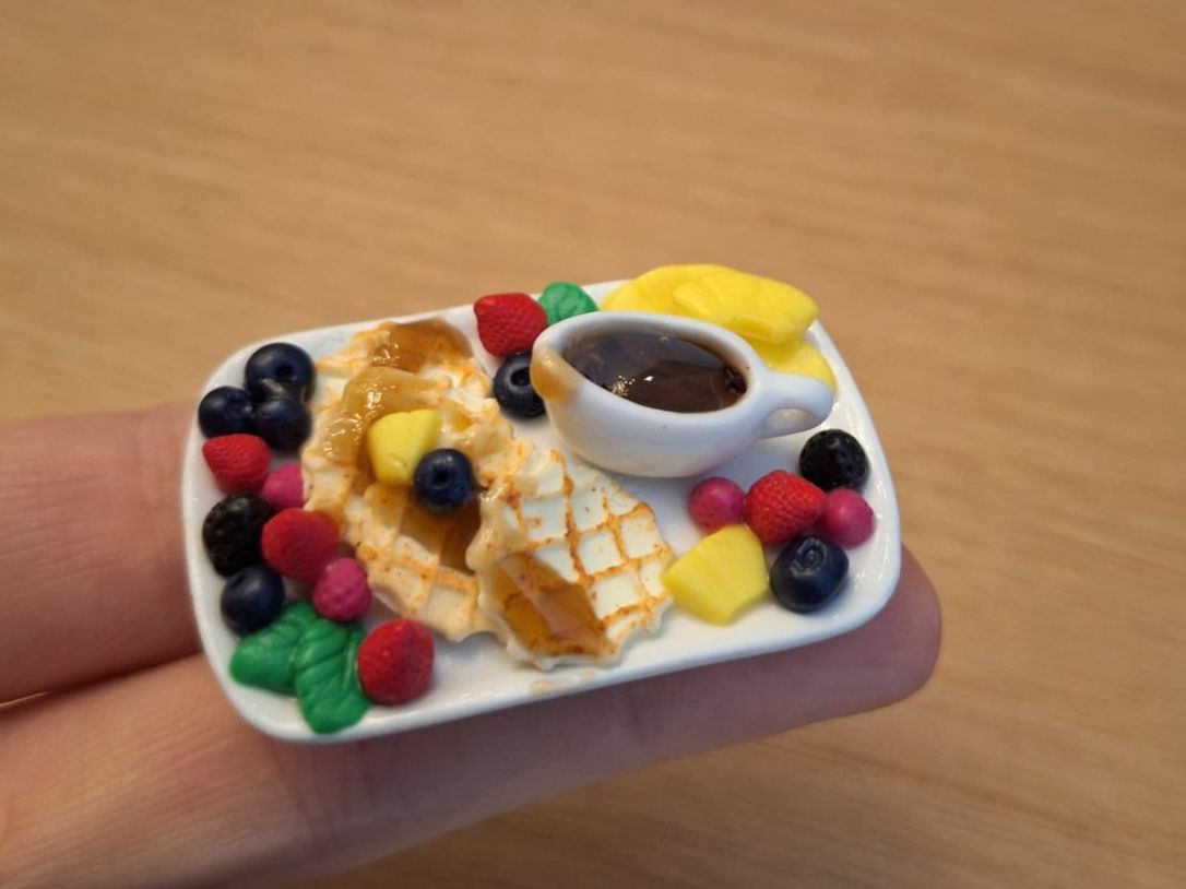 Case e mobili per bambole: Handmade Waffeln mit Beeren Teller – Nuovo (secondo la descrizione) da Zürich venduto da HandmadeTinyFood 5