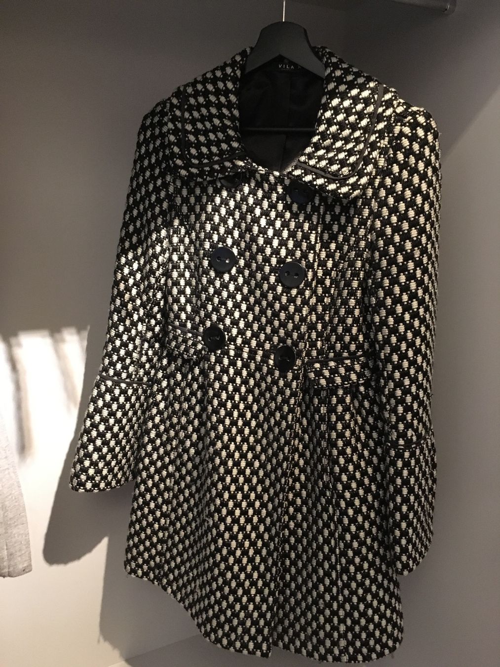 Vila Mäntel: Herbstmantel, schwarz weiss Gr. S chic – Gebraucht aus Winterthur von phi_hfs7