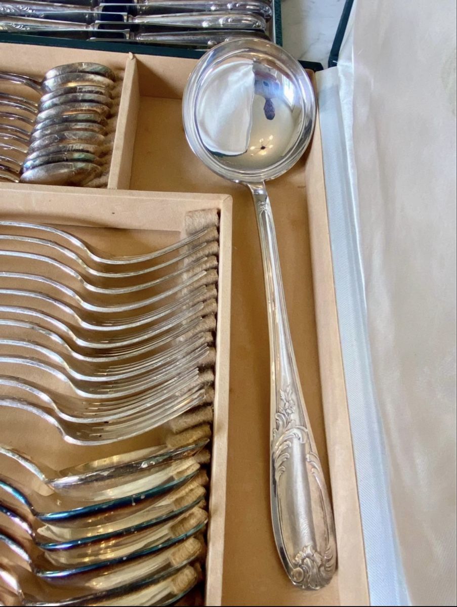 Set di piatti: Ménagère en métal argenté – Usato da Genève venduto da Oscar-111 8