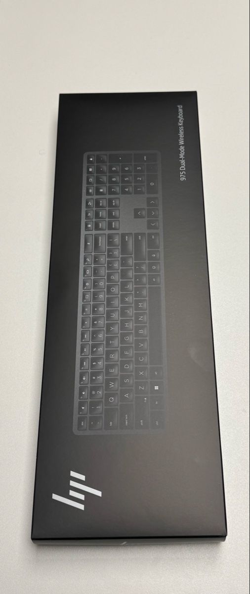 Hewlett Packard Tastaturen: HP 975 Dual-Mode Wireless Keyboard - Neu. – Neu und originalverpackt aus Oberägeri von