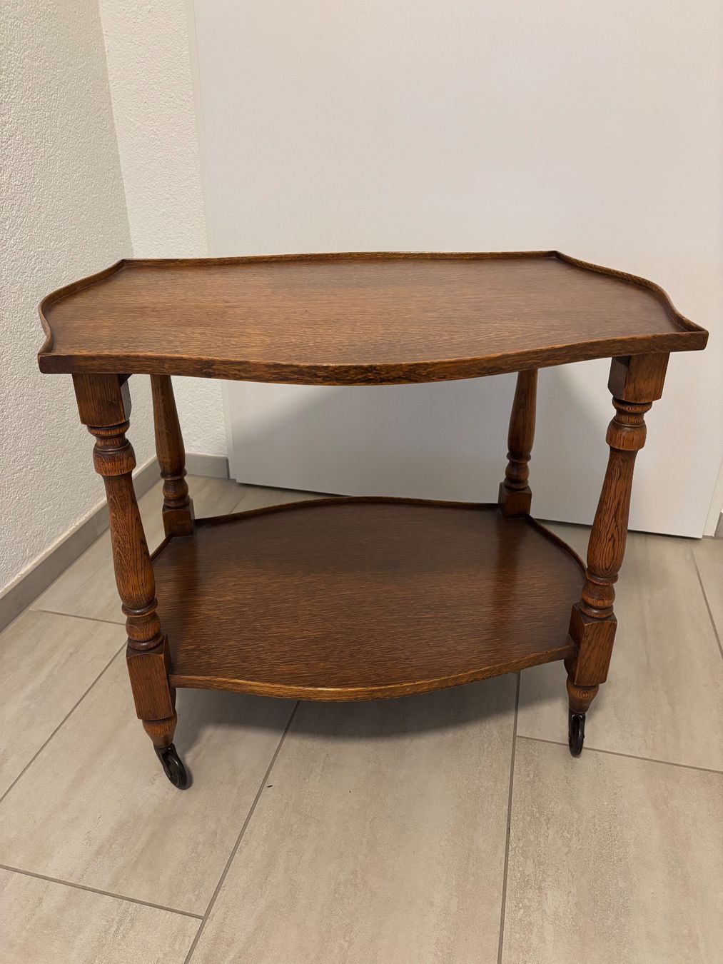 Tables: Beistelltisch Holz 2 Tablare – D'occasion à Jona par Nimbe 2