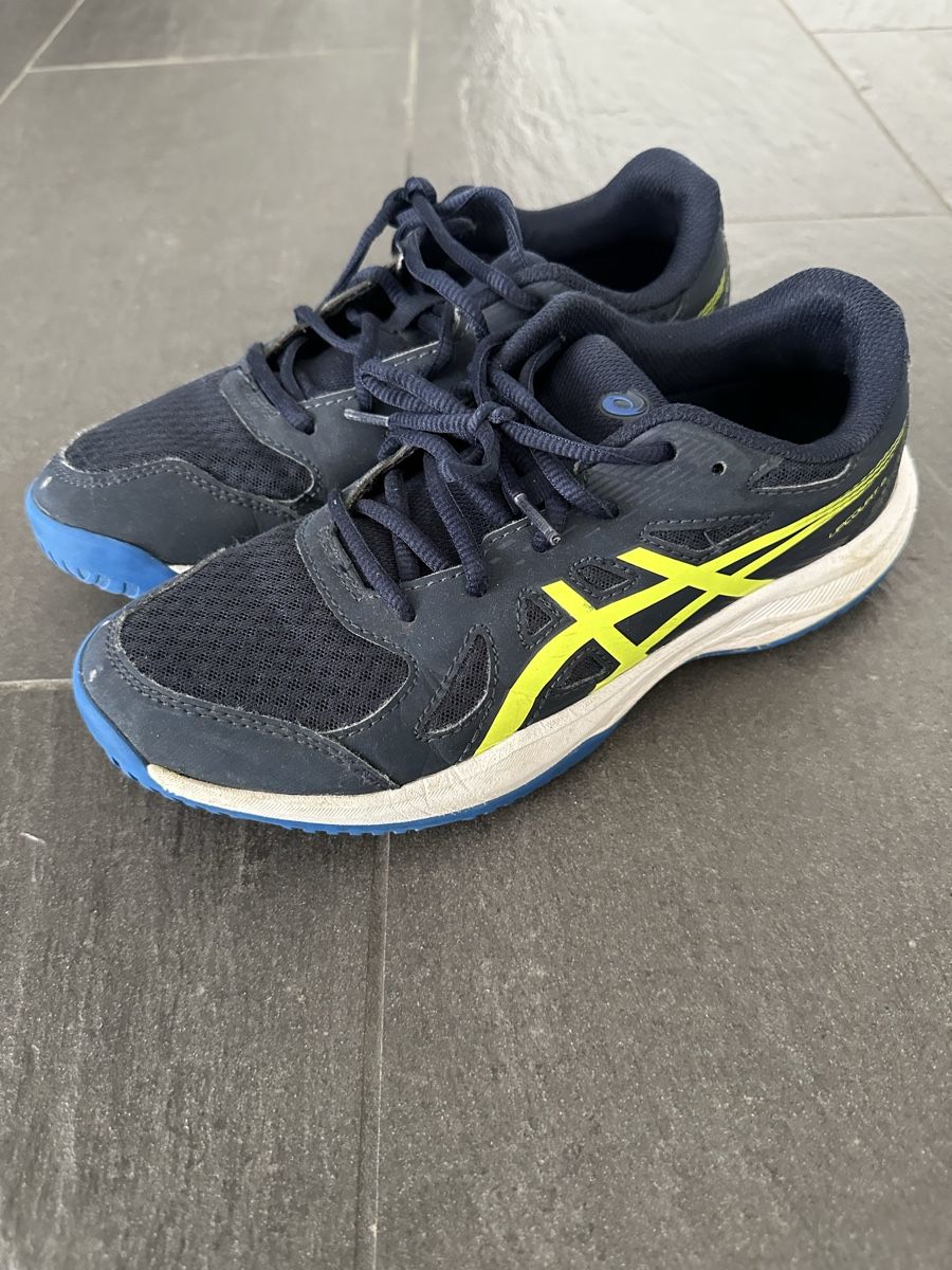 Asics Herrenschuhe: Hallen schuhe 37.5  – Gebraucht aus Eschenbach LU von boo_sl7y