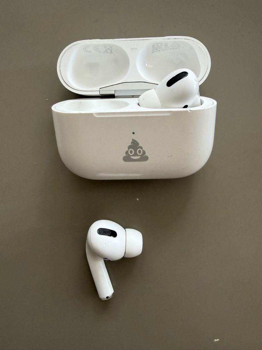 Apple Cuffie: Apple AirPods Pro mit Ladecase, 💩, lightning – Usato da Zürich venduto da fluepante 2