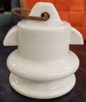 alte Porzllan Fassung für eine Stalllampe