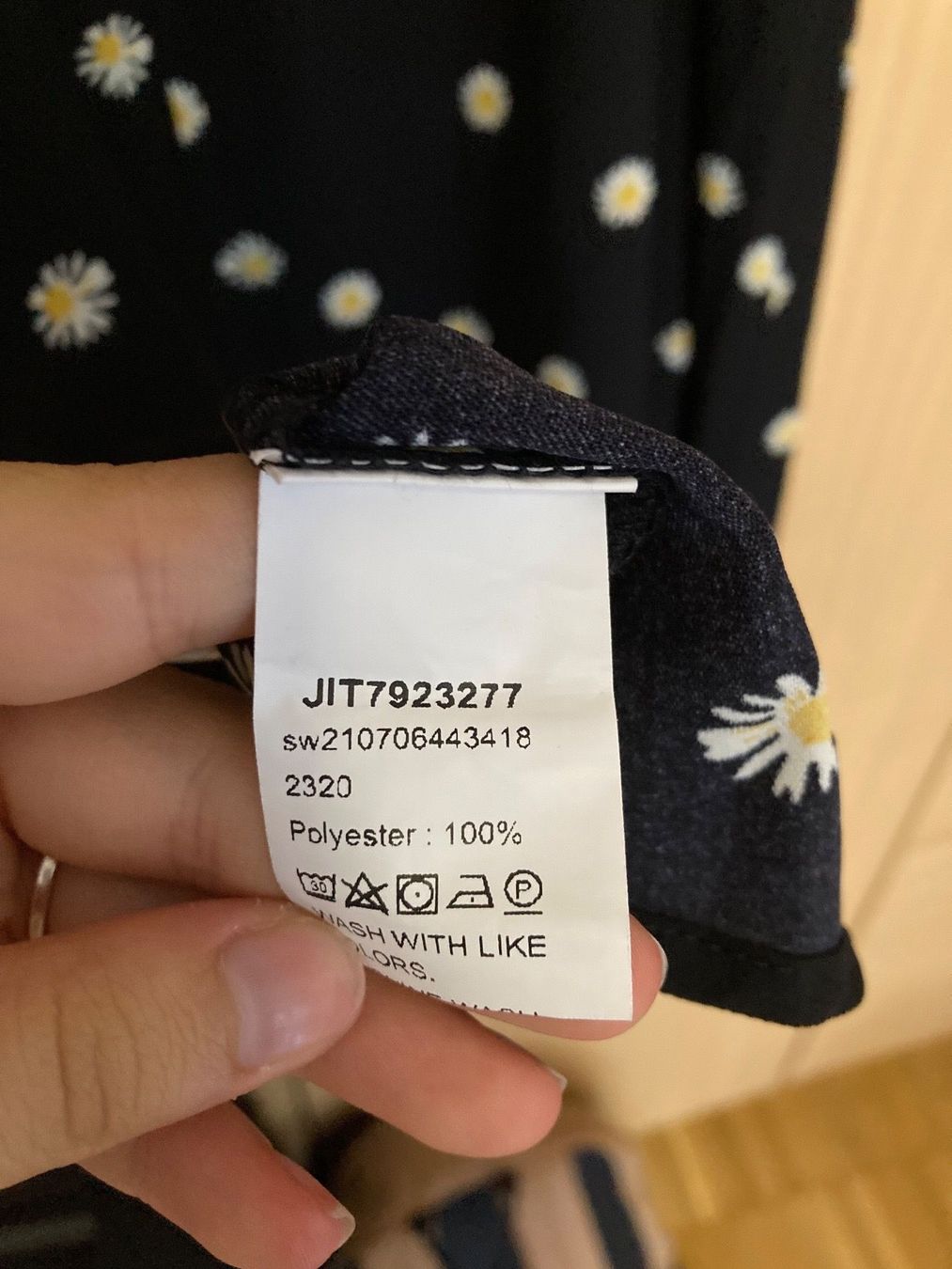 Vestiti: Schwarzes Kleid mit Gänseblümchen XL – Nuovo (secondo la descrizione) da Thun venduto da Vans_98 3